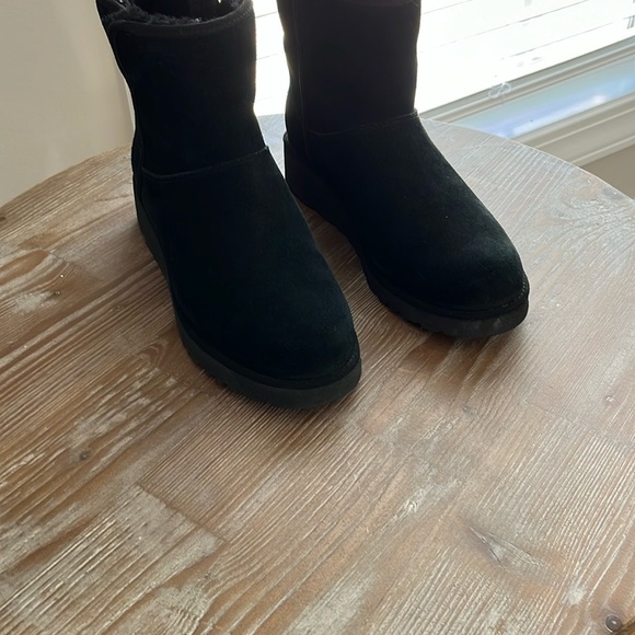 Ugg Women's Kristin Black Suede Boots - Picture 10 of 12